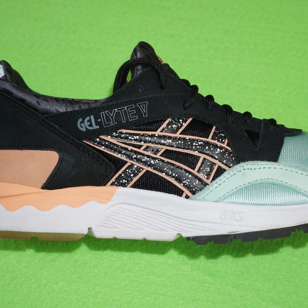 ASICS - Picture 3 of 4